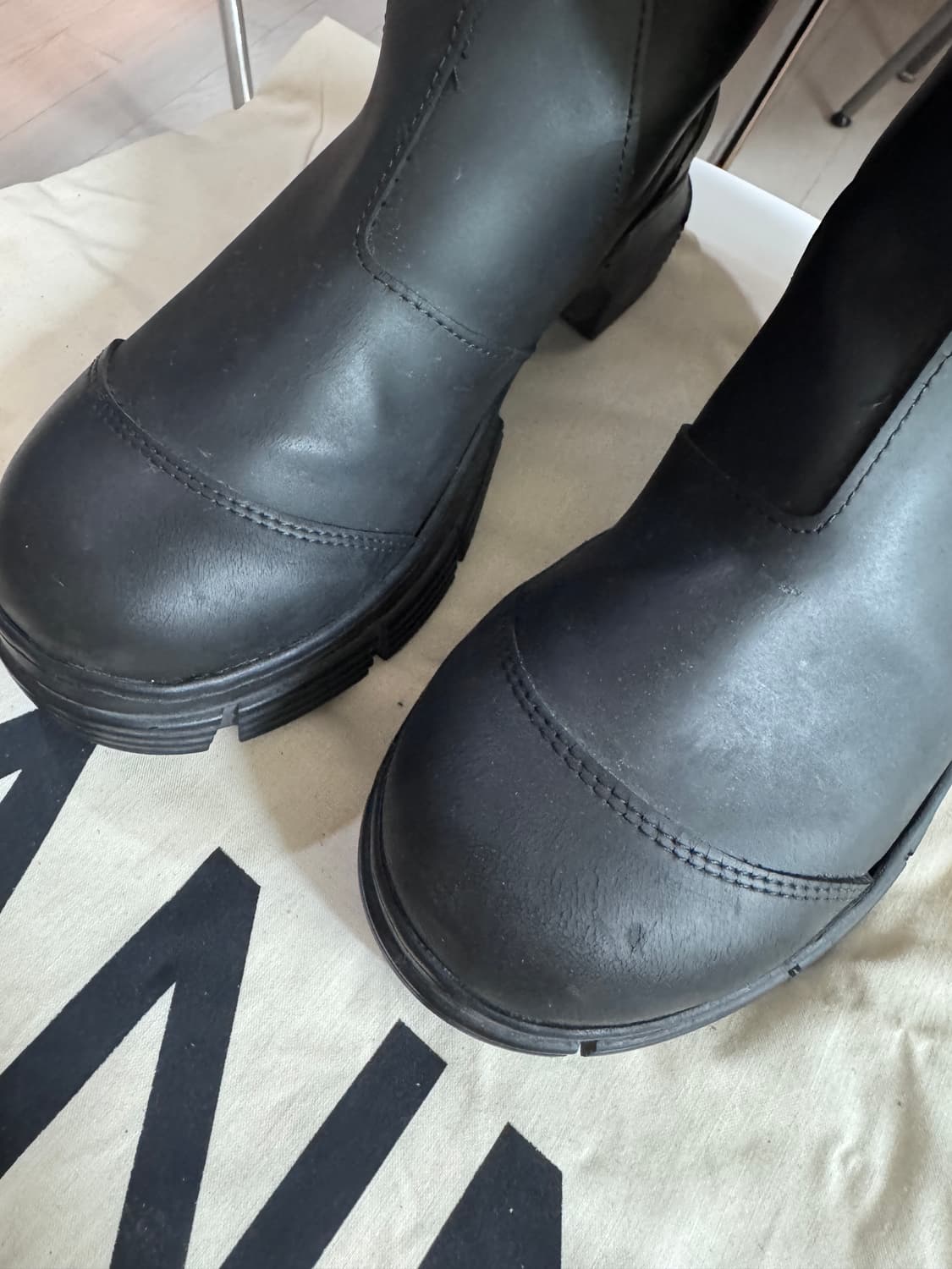 ganni 롱부츠 블랙색상 판매합니다 상품이미지5