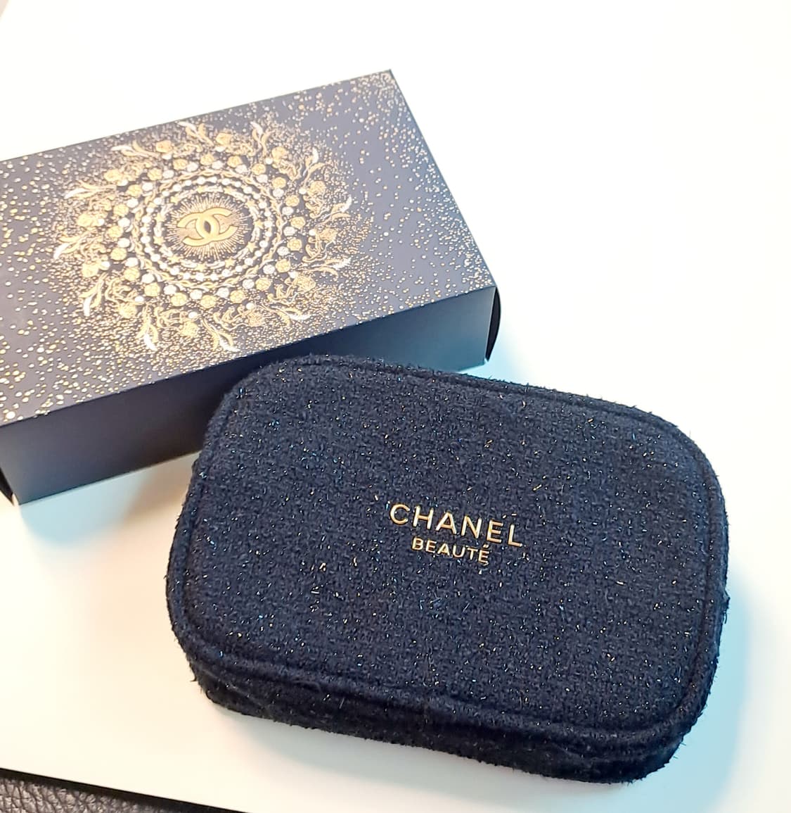 샤넬 2025 홀리데이 파우치 상품이미지1