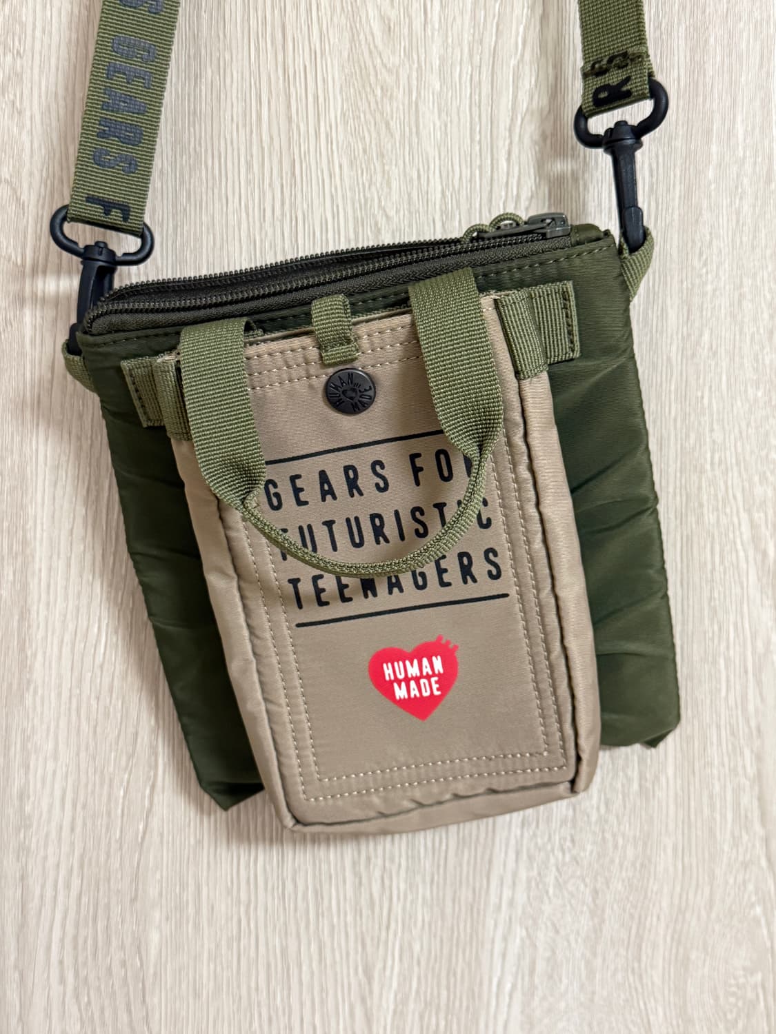 휴먼메이드 미니 헬멧백 올리브 드랩 판매 상품이미지2