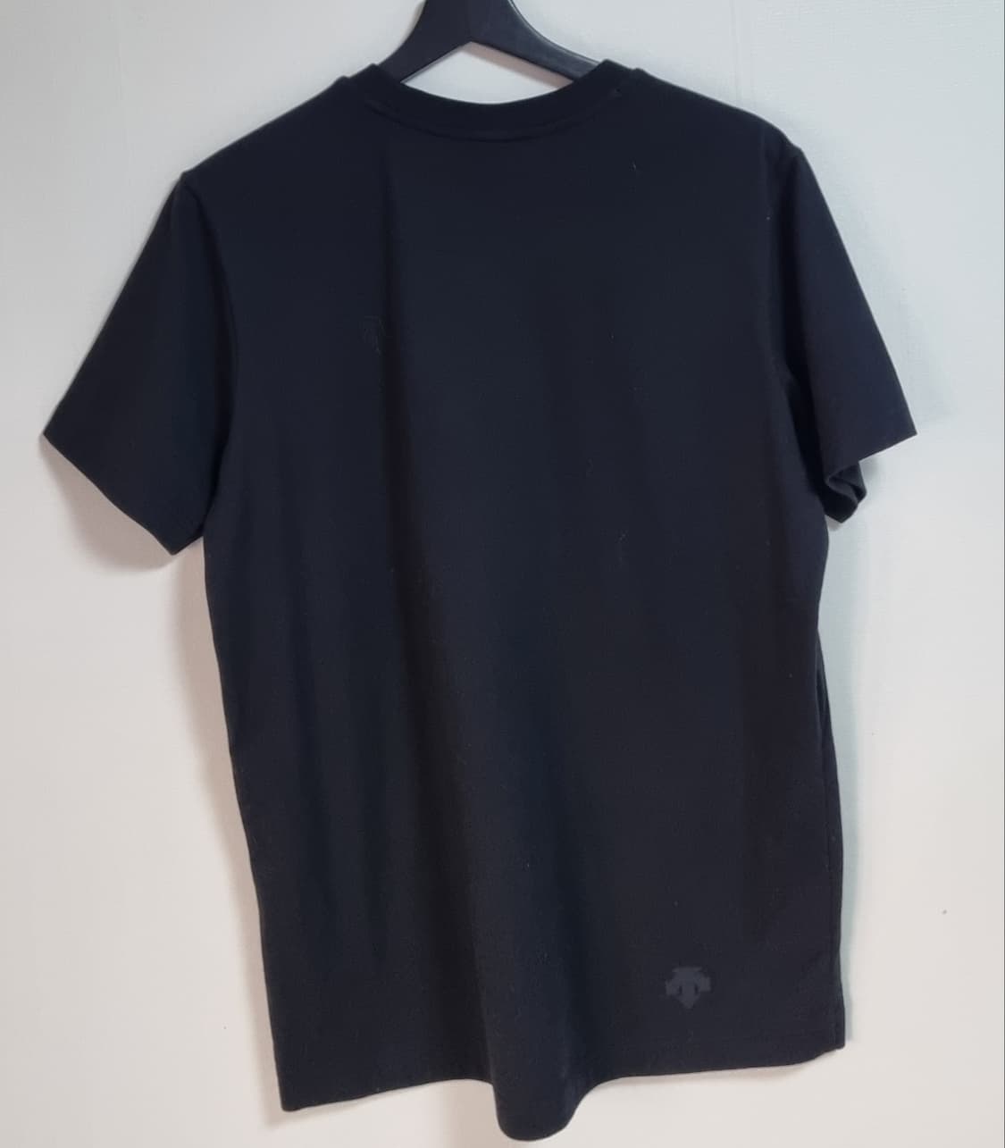 L (100) 데상트 블랙 반팔티 상품이미지2