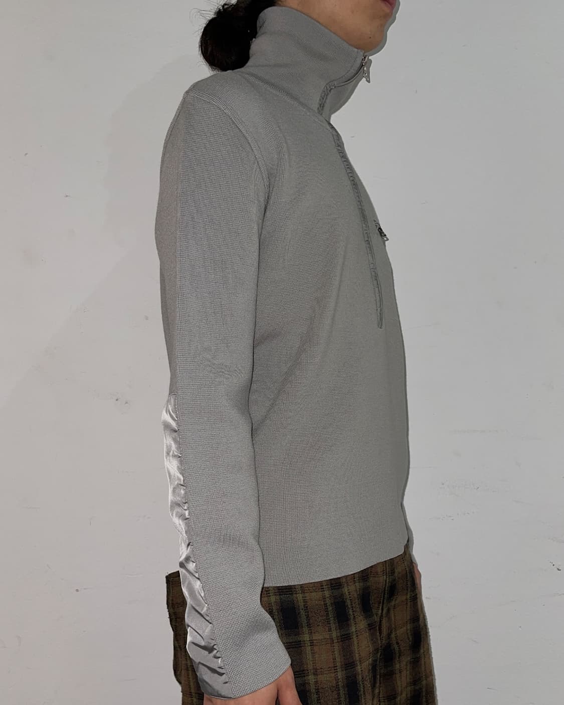 프라다 나일론 패치 디테일 하프 집업 상품이미지3