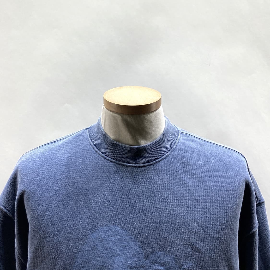 어반디타입 공용 워싱맨투맨 블루 오버핏 S  상품이미지2