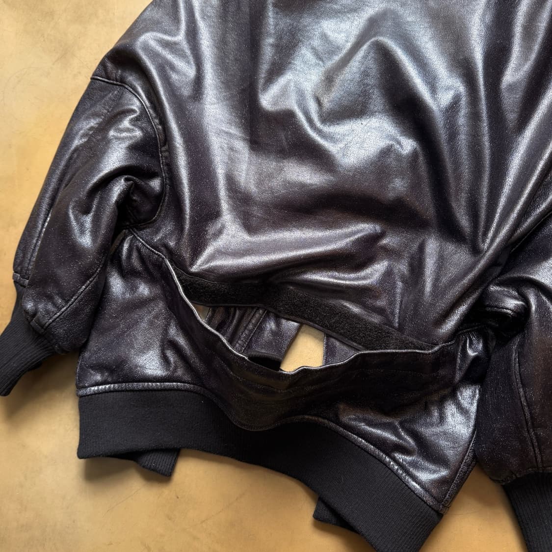 2019 런웨이 꼼데가르송 트리콧 페이크레더 봄버 자켓 상품이미지6