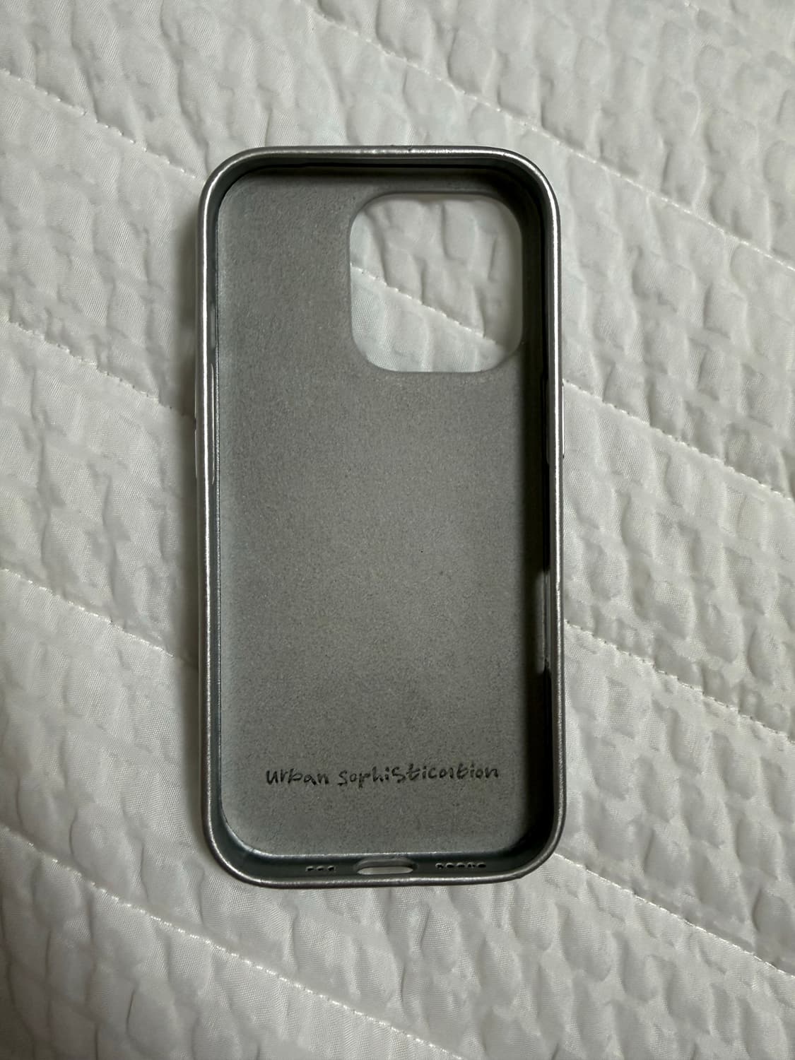 아이폰16프로 어반소피스티케이션 케이스 크롬 실버 상품이미지2