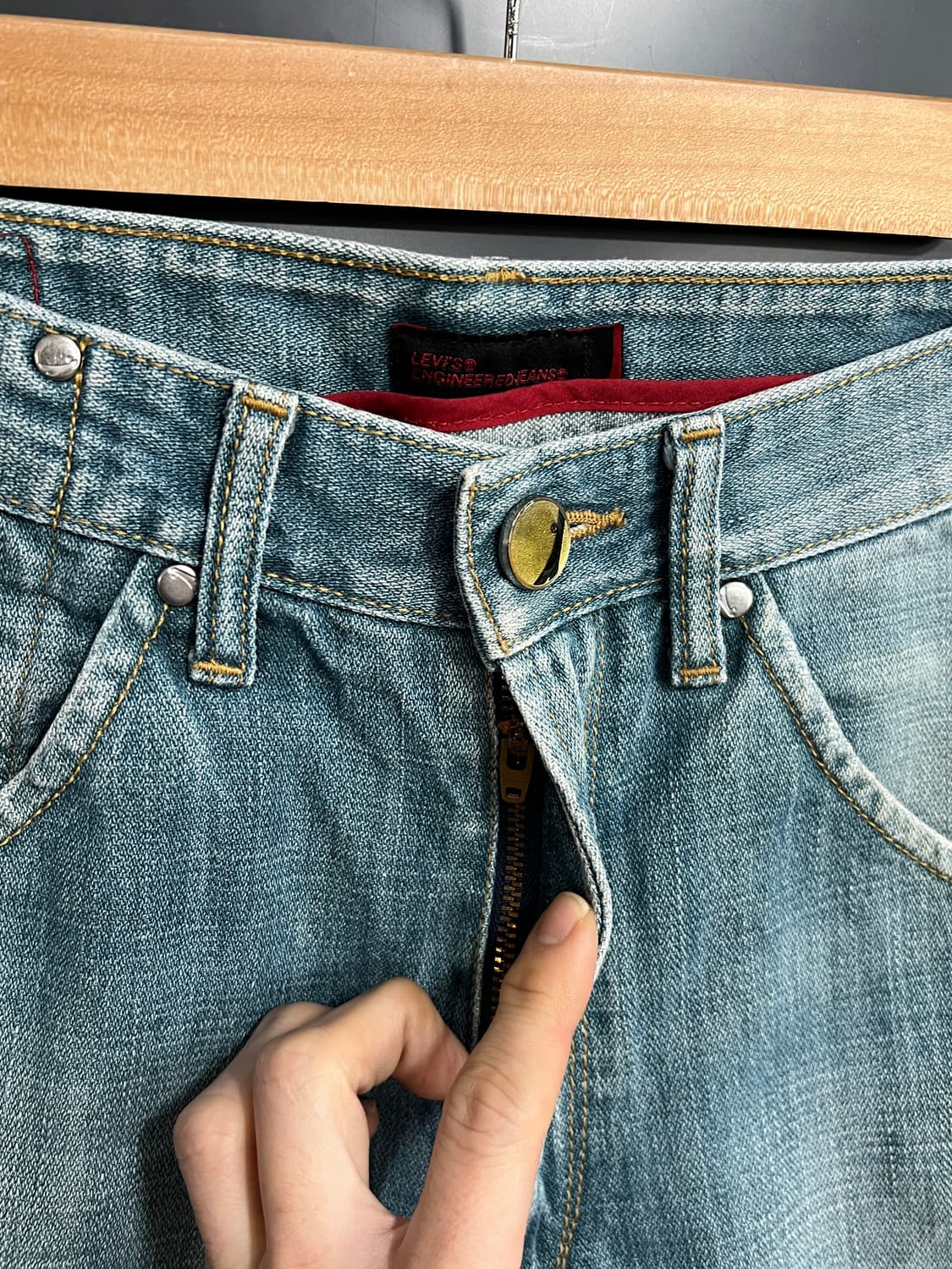 Levis 리바이스 엔지니어드 진 나팔핏 부츠컷 연청 데님 팬츠 상품이미지5