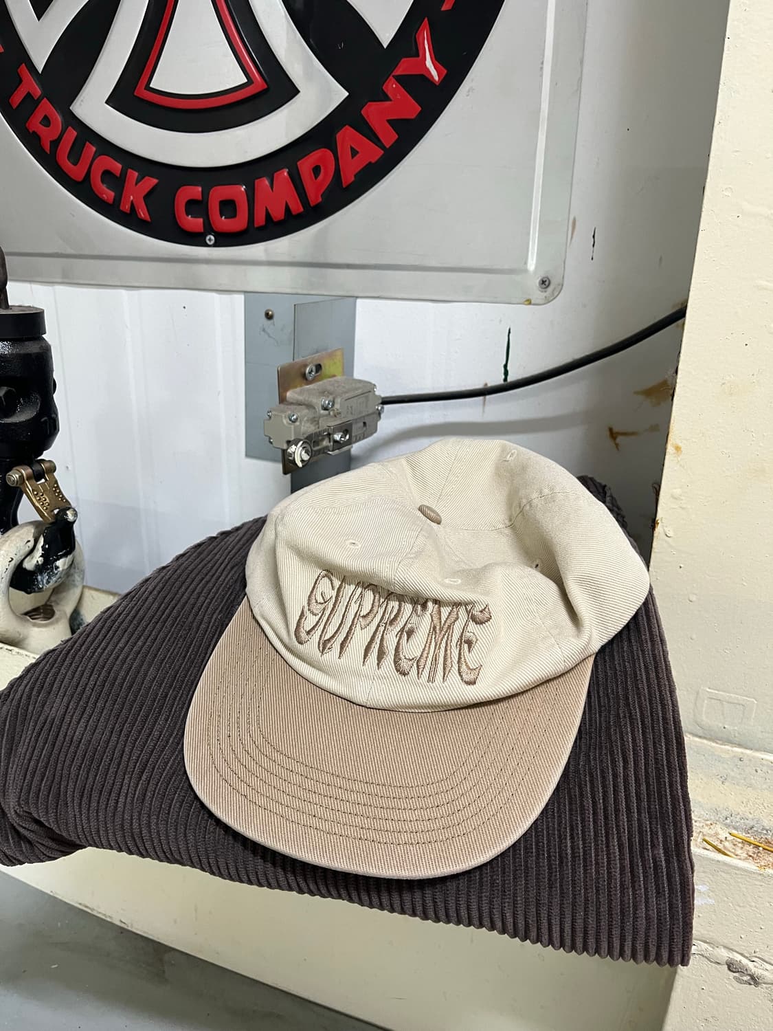 슈프림 투톤 6패널 상품이미지2