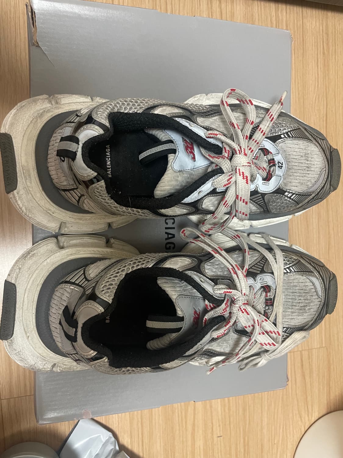 (42) 발렌시아가 3xl 그레이 레드 상품이미지3