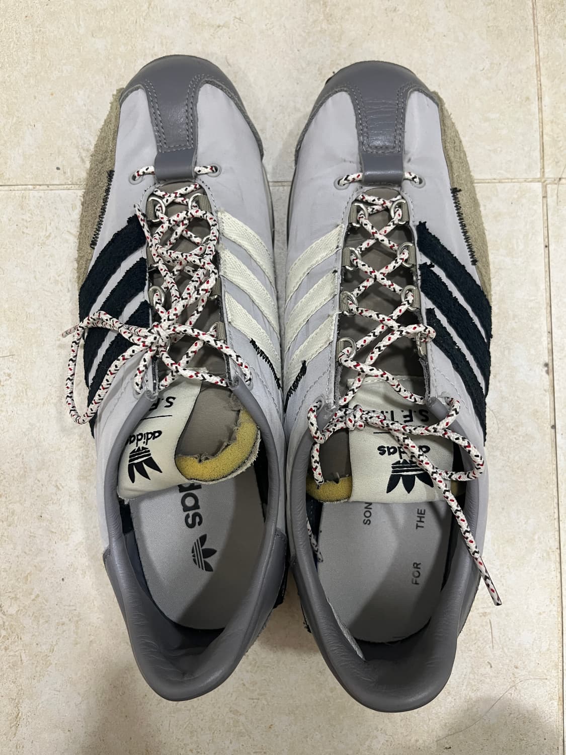 아디다스 x 송 포 더 뮤트 컨트리 OG 그레이 투 코어 블랙 상품이미지2