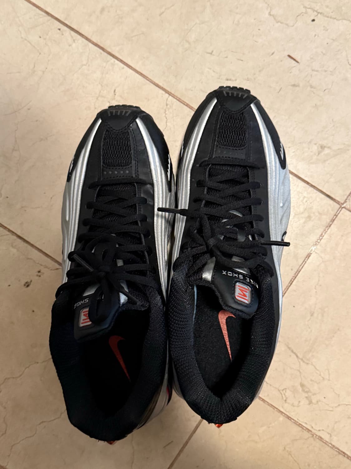 나이키 샥스 270 메탈릭 실버 최근 거래가 30만원 상품이미지3