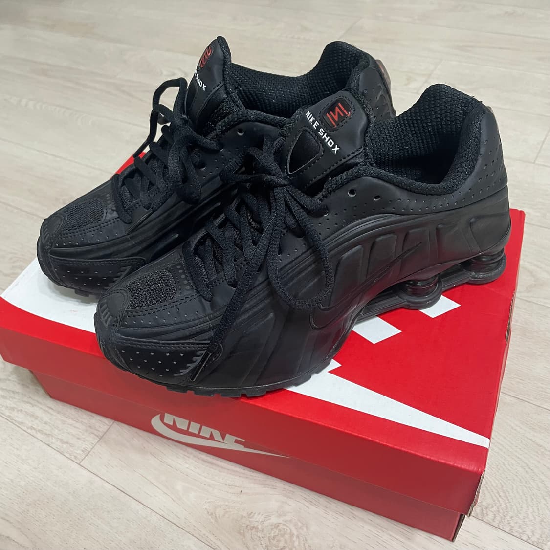 나이키 샥스 R4 블랙 240 상품이미지2