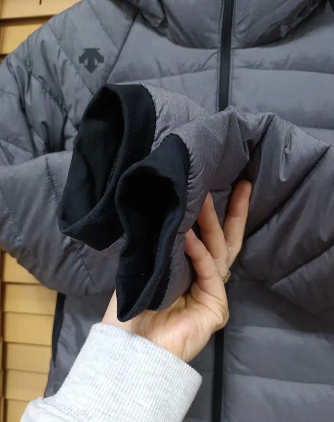 데상트 여성 그레이 경량구스다운점퍼 90사이즈 상품이미지5