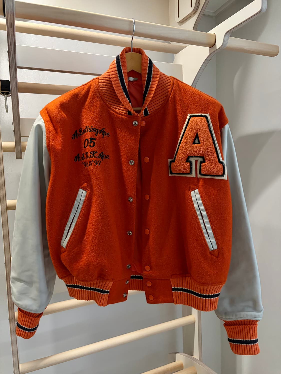 A Bathing Ape 오렌지 바시티 자켓 상품이미지1