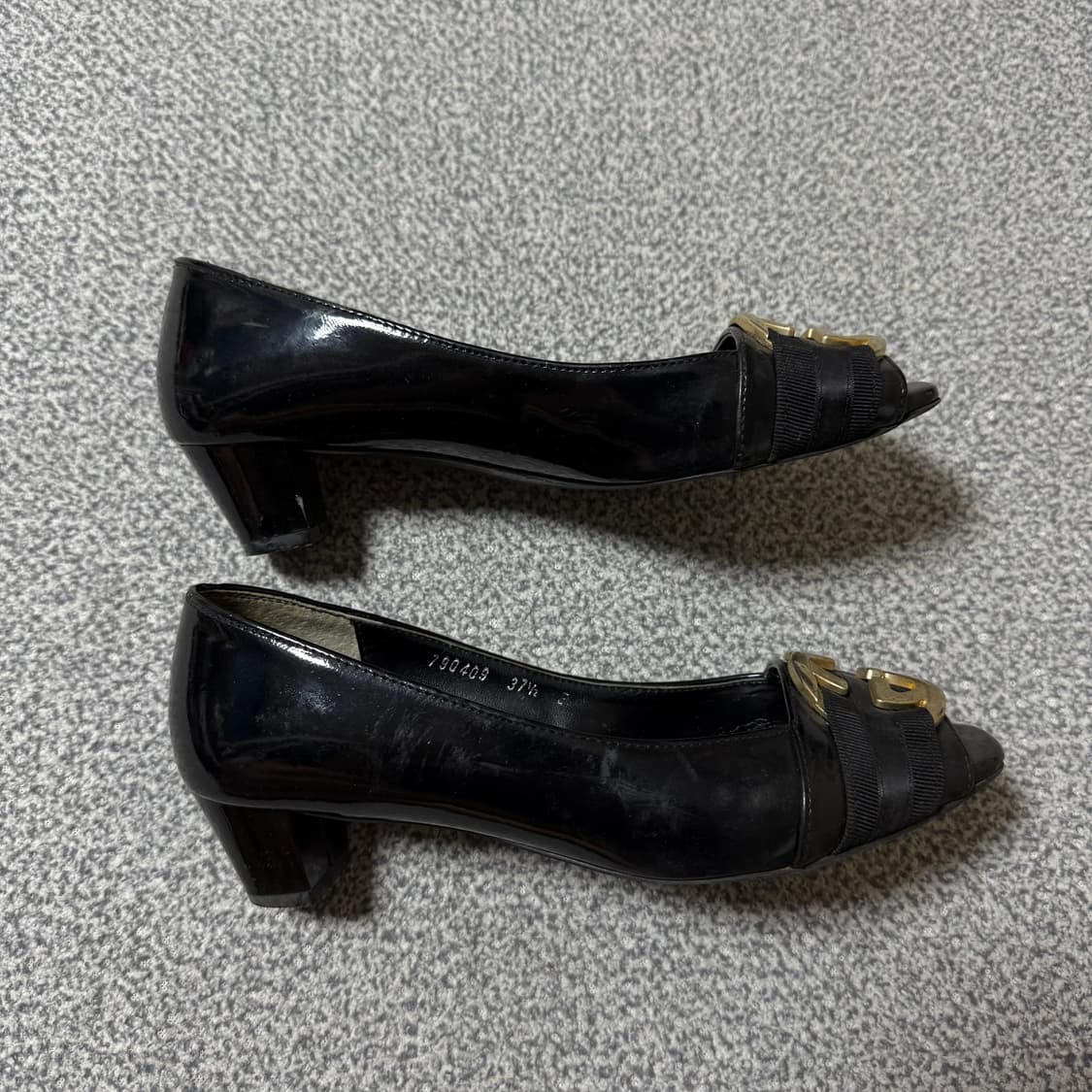 Gucci 구찌 금장 로고 에나멜 펌프스 구두 37.5 245 상품이미지5