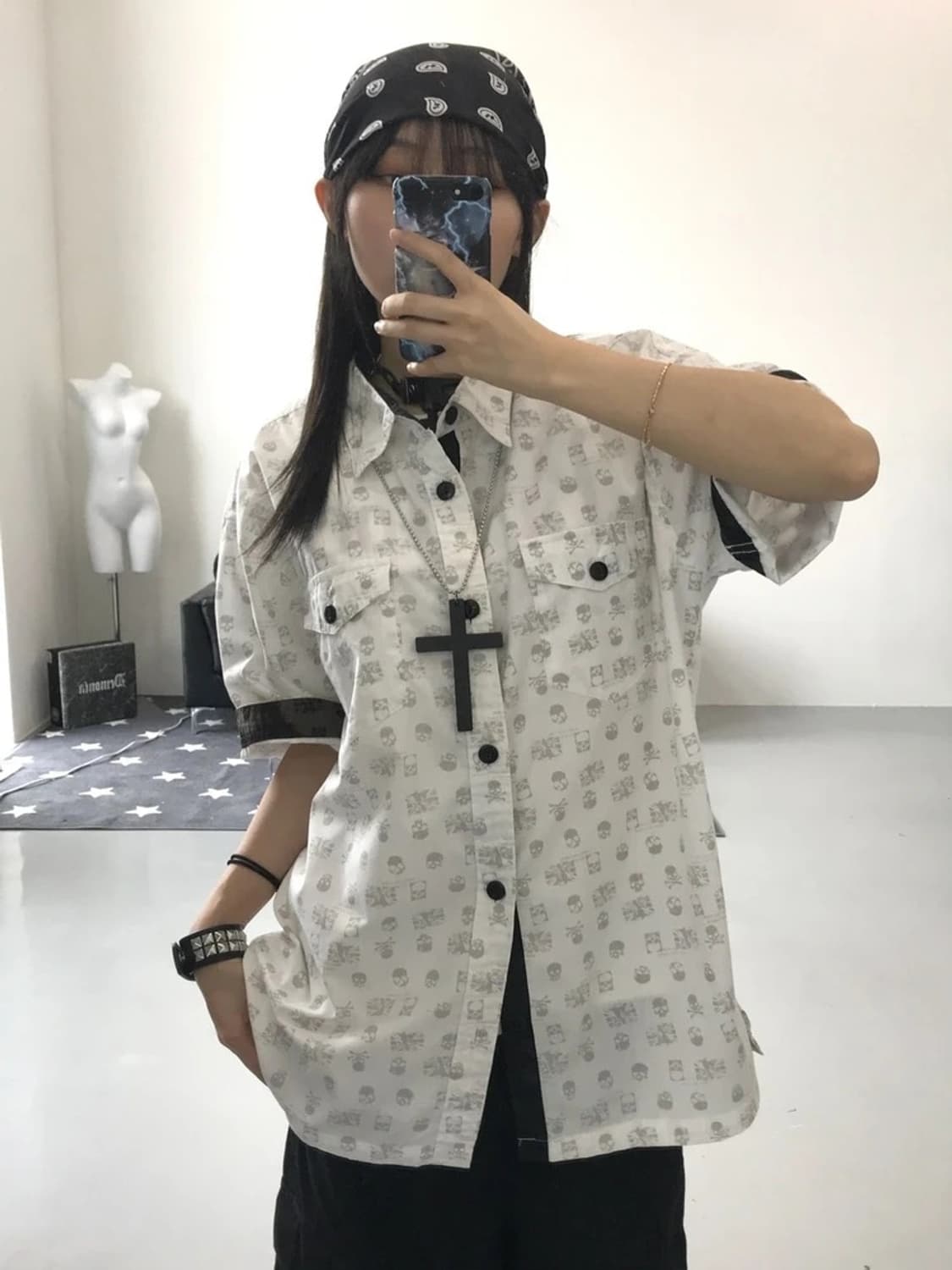 스컬 패턴 반팔 화이트 셔츠 상품이미지3