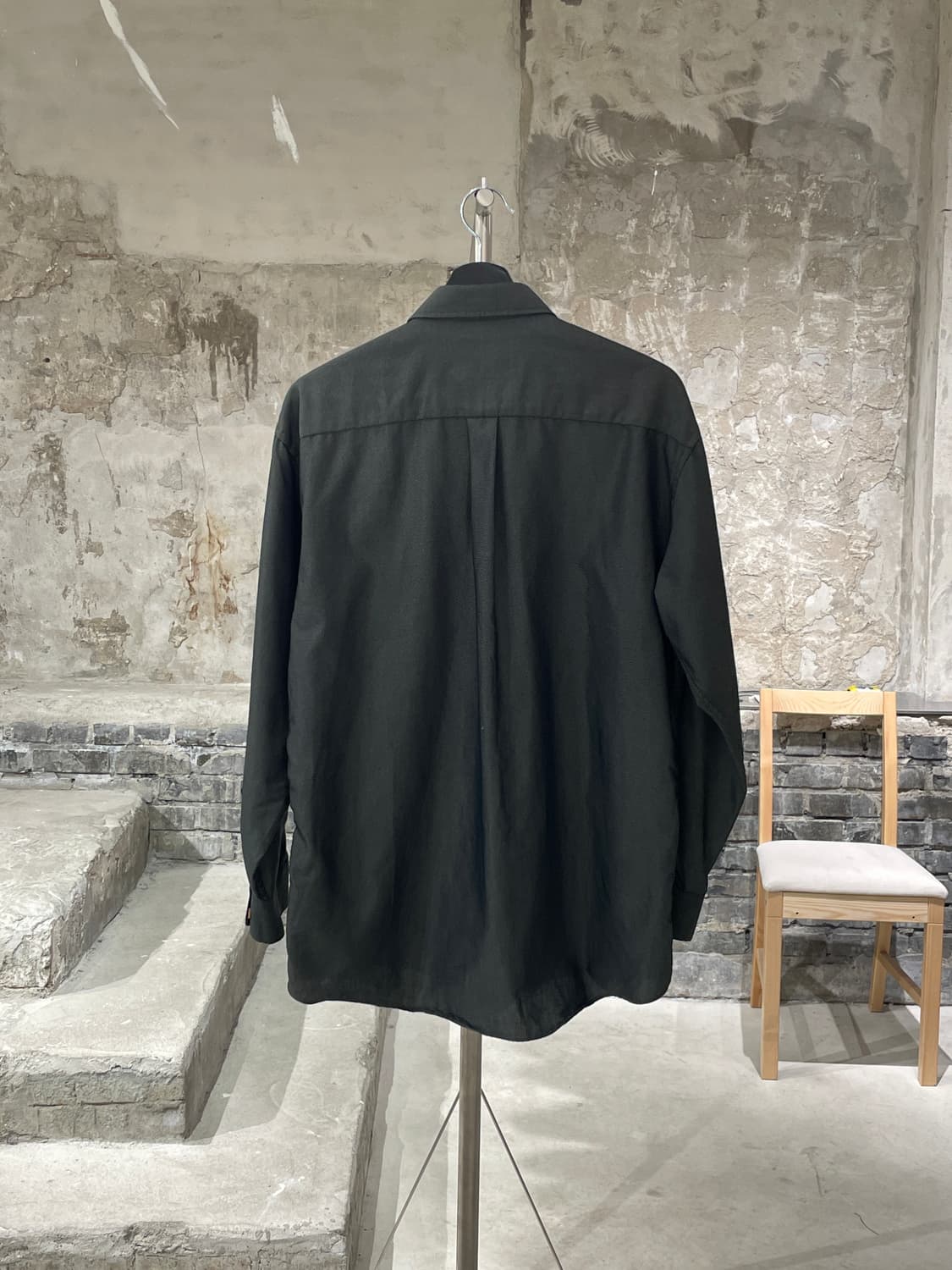 발렌시아가 카키 싱글 포켓 카라 셔츠 상품이미지6