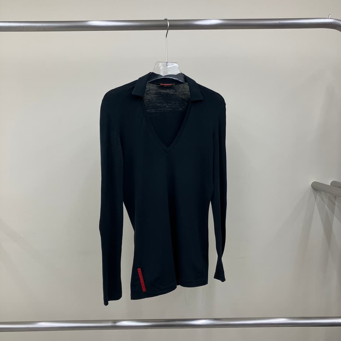 프라다 블랙 v넥 롱슬리브 xs 상품이미지1