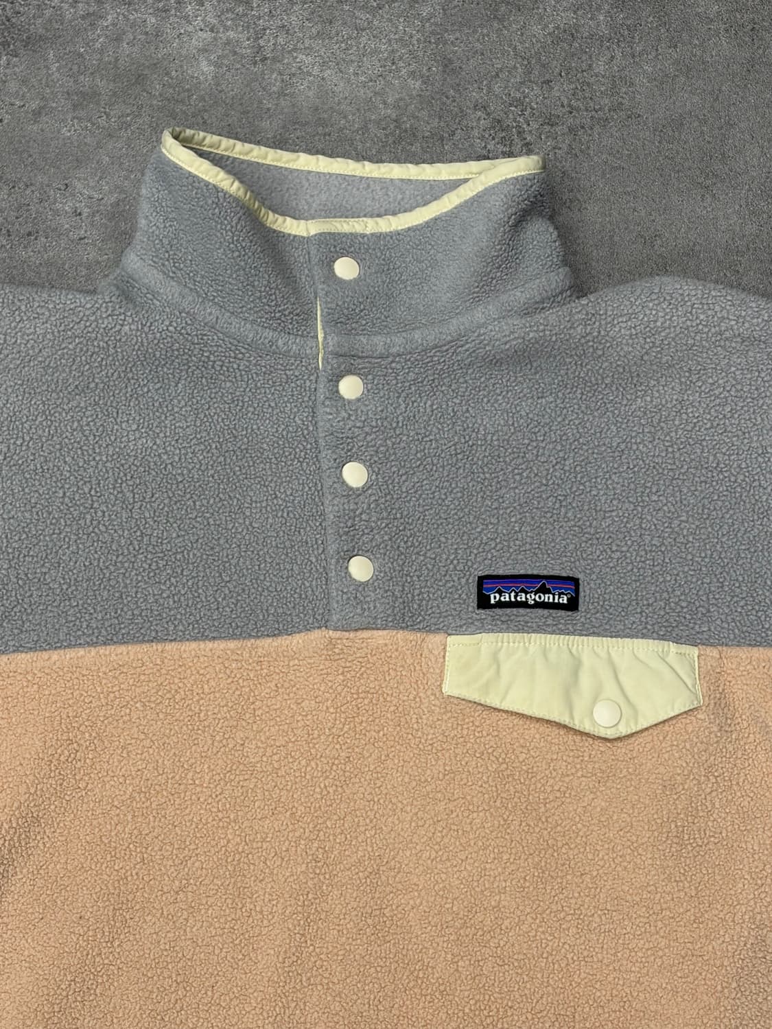 파타고니아 신칠라 플리스 풀오버 회색/베이지 상품이미지4