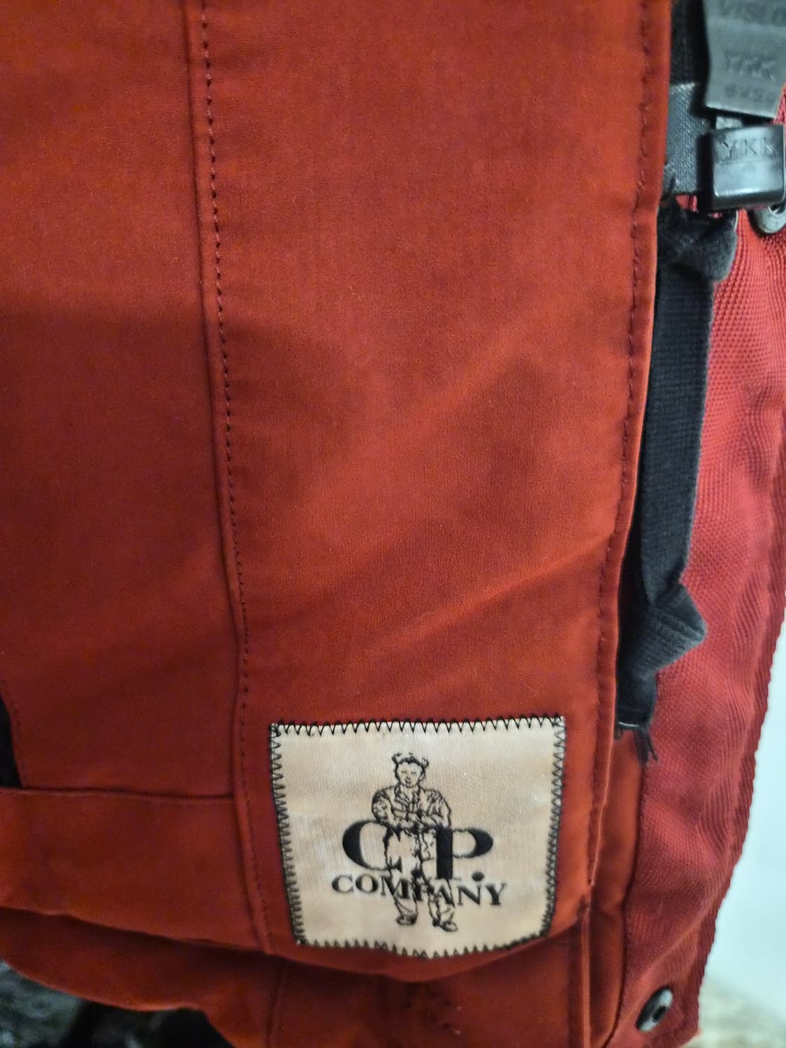 105) C.P 컴퍼니 렌즈 덕다운 패딩 팝니다 상품이미지4