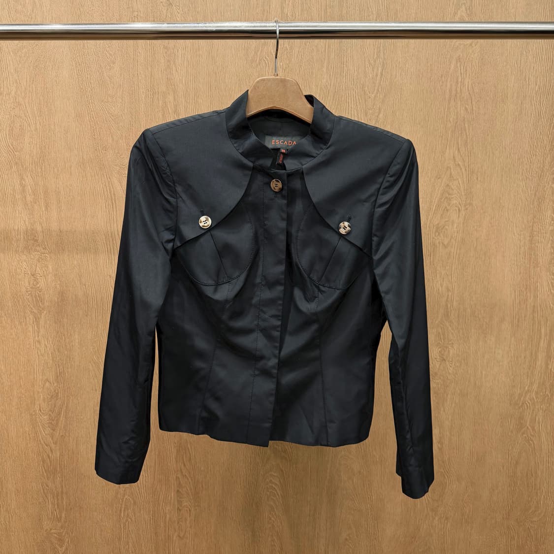 에스카다 자켓 스탠드 카라 볼레로 레이어드 플랩 버튼업 디테일 블랙 상품이미지2