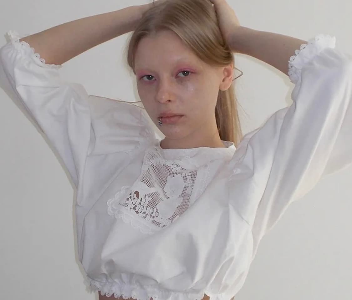 프레클 lace crop motive blouse 상품이미지1