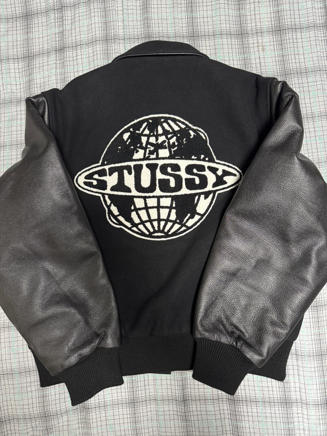 스투시 글로브 바시티 자켓 블랙 상품이미지1