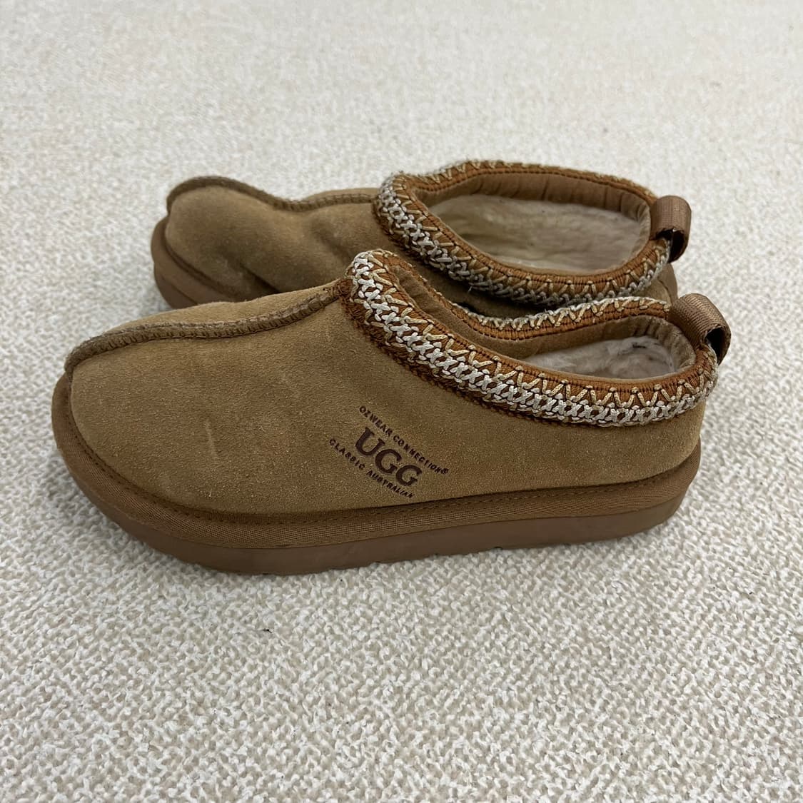 200 어그 타스만 키즈 털 슬립온 0130M2 상품이미지2