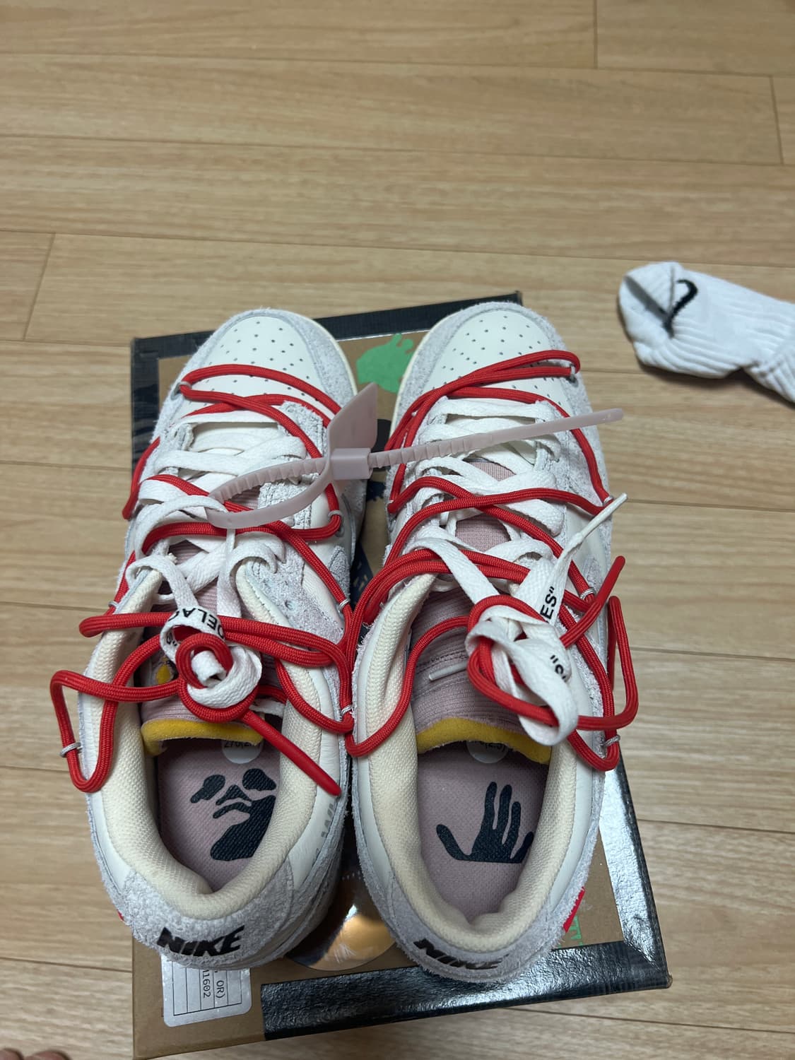 오프화이트 나이키 덩크 상품이미지2