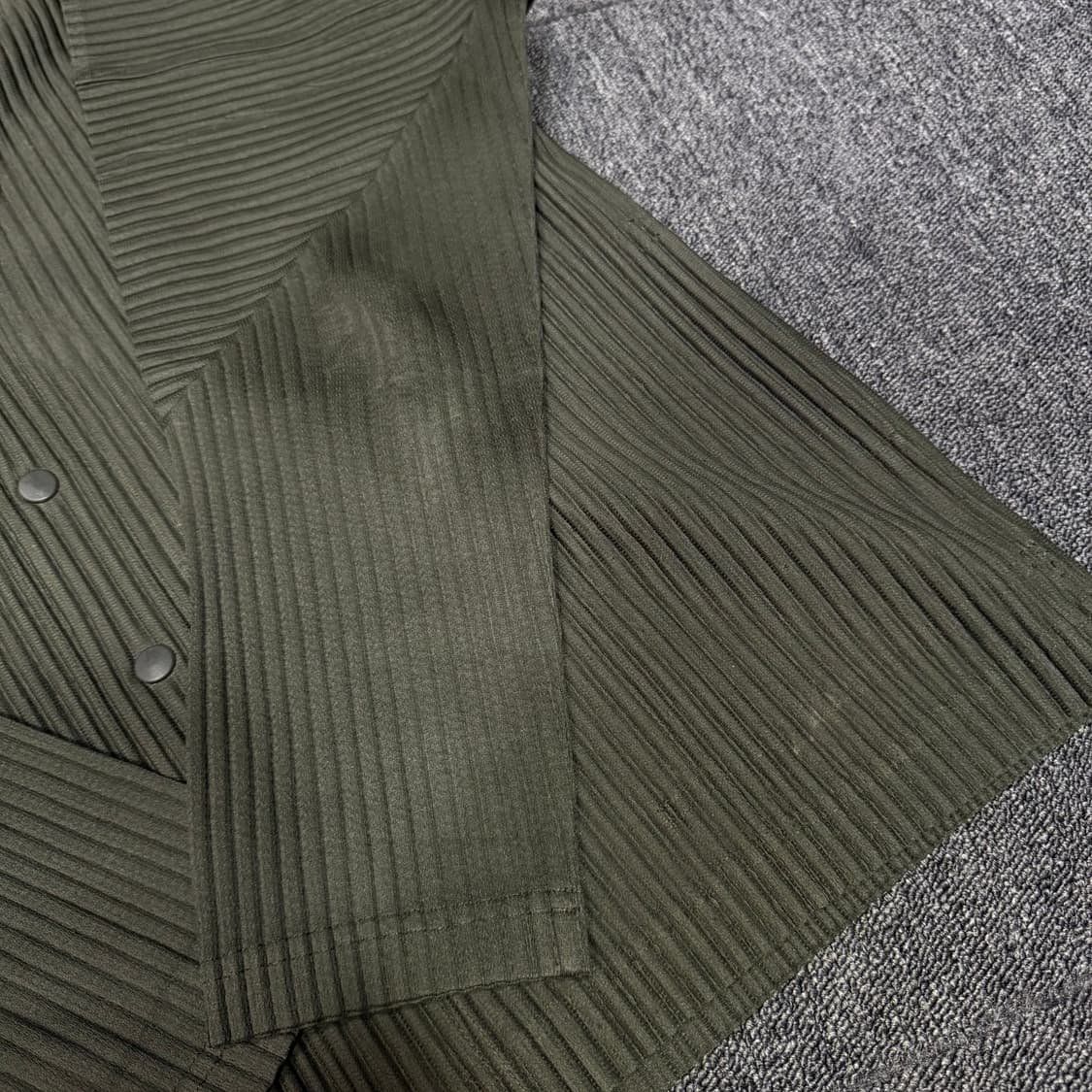 옴므플리세 카키 가디건 상품이미지8