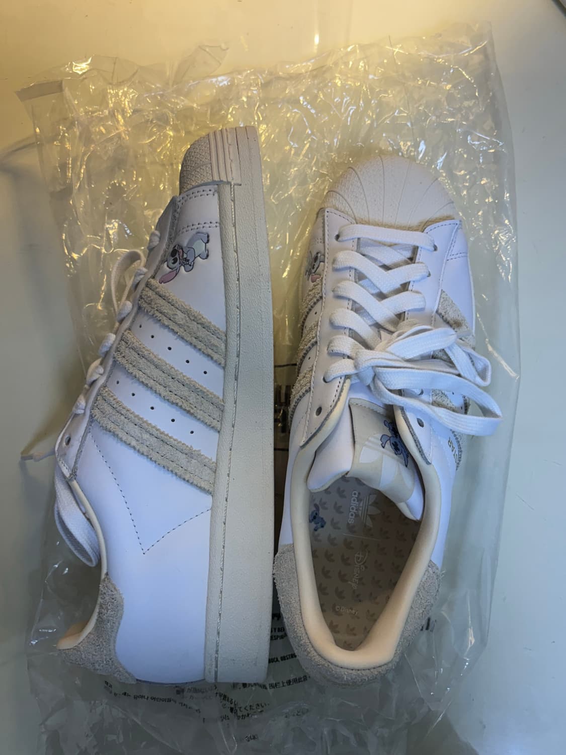 아디다스 슈퍼스타 디즈니 스티치 상품이미지1