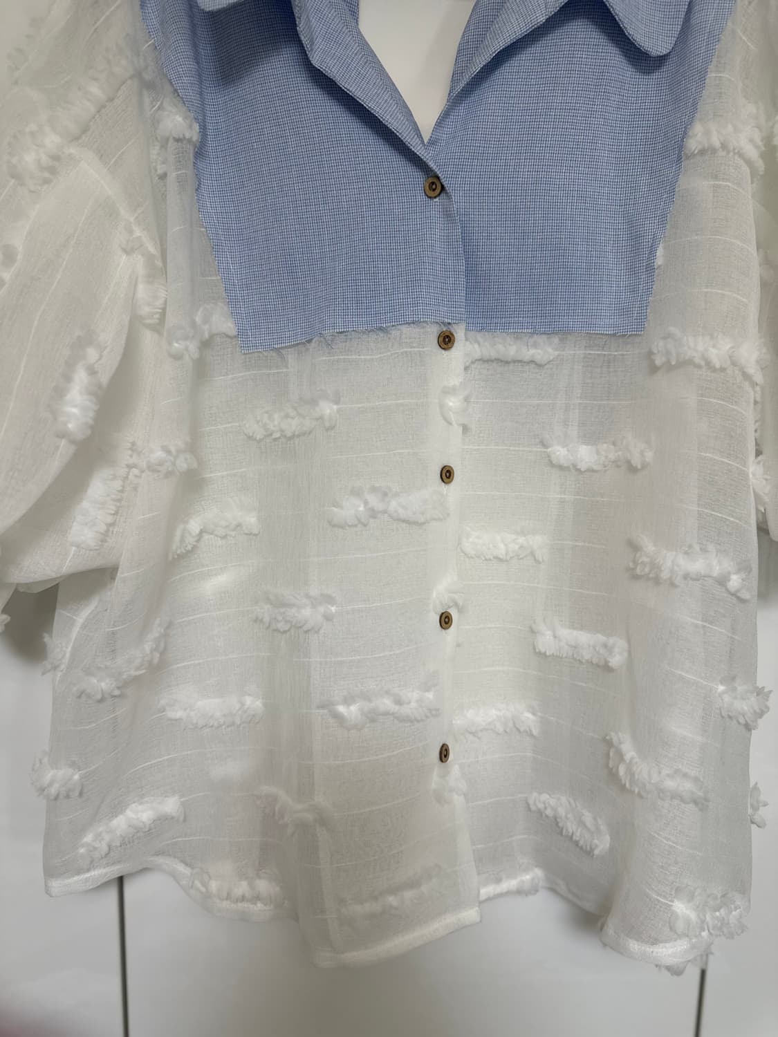 배색 카라 블라우스 펀칭 화이트 상품이미지3