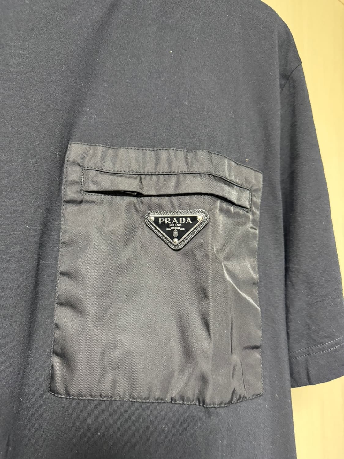 [XL] 프라다 리나일론 포켓 반팔티셔츠 상품이미지2
