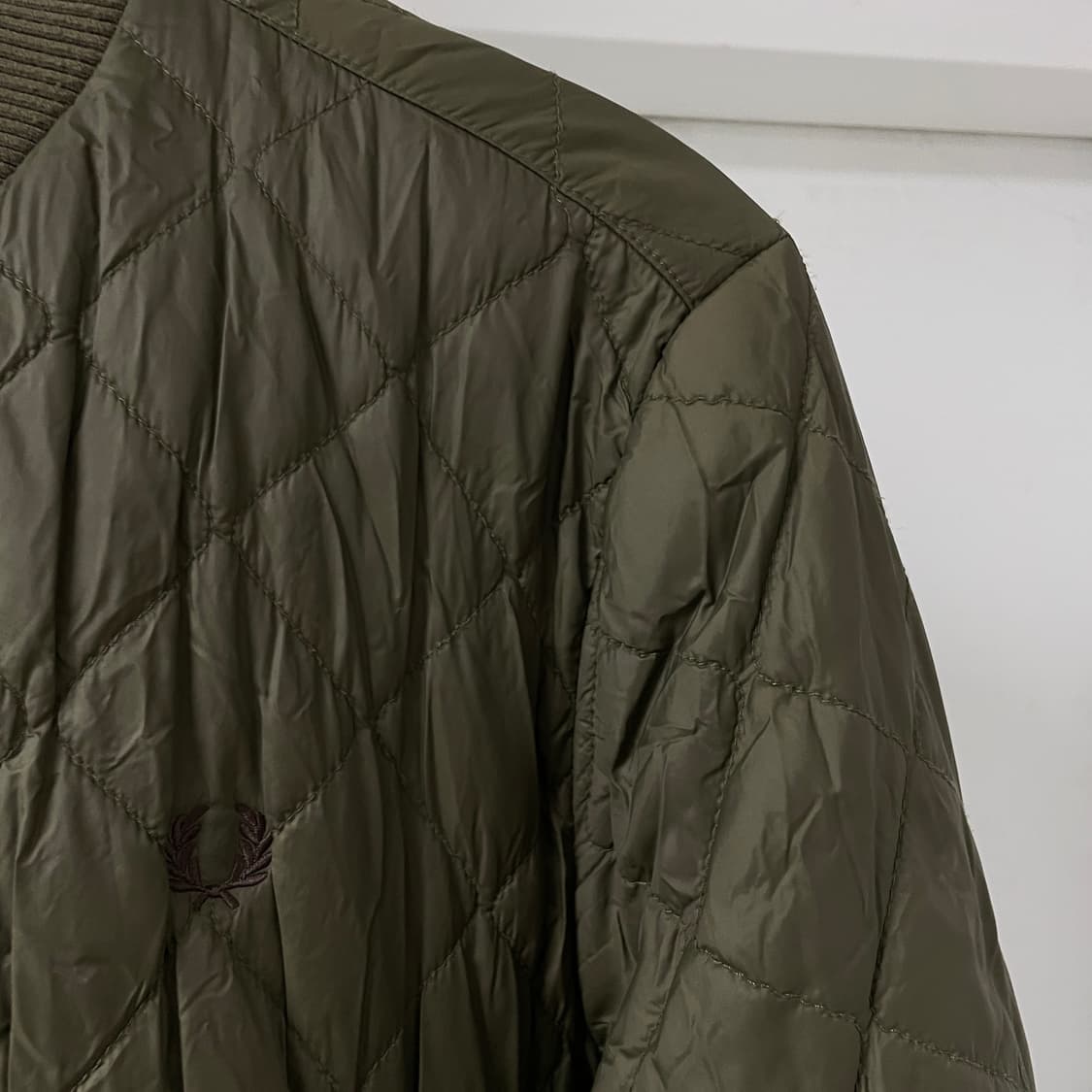 프레드페리 퀄팅 봄버 자켓 카키 M 상품이미지4