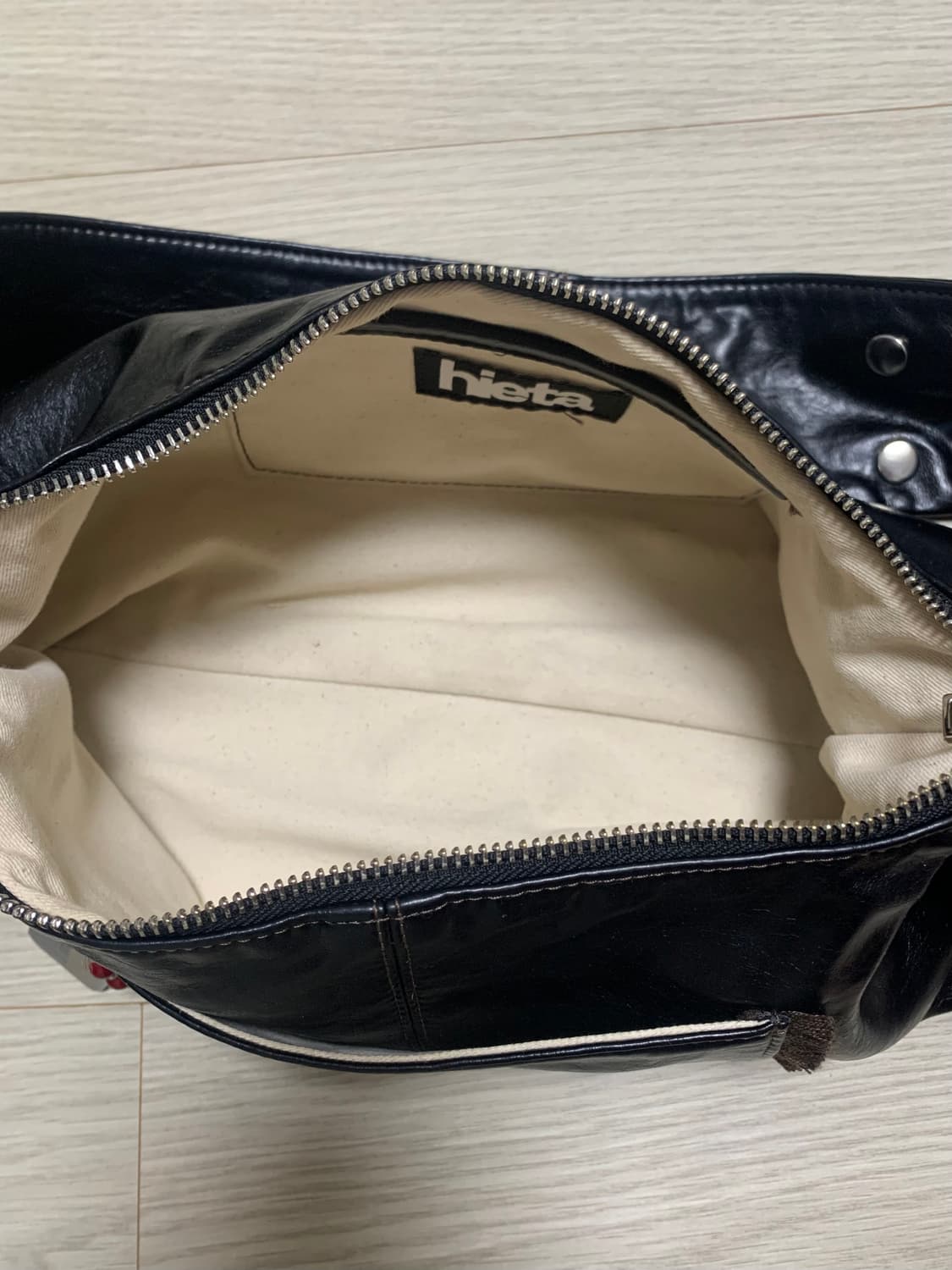 히에타 티나백 블랙 키링포함 상품이미지3