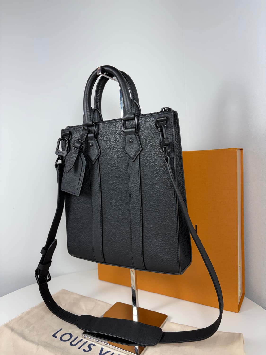 루이비통 M21884 토뤼옹 삭플라 토트백 크로스백 상품이미지3