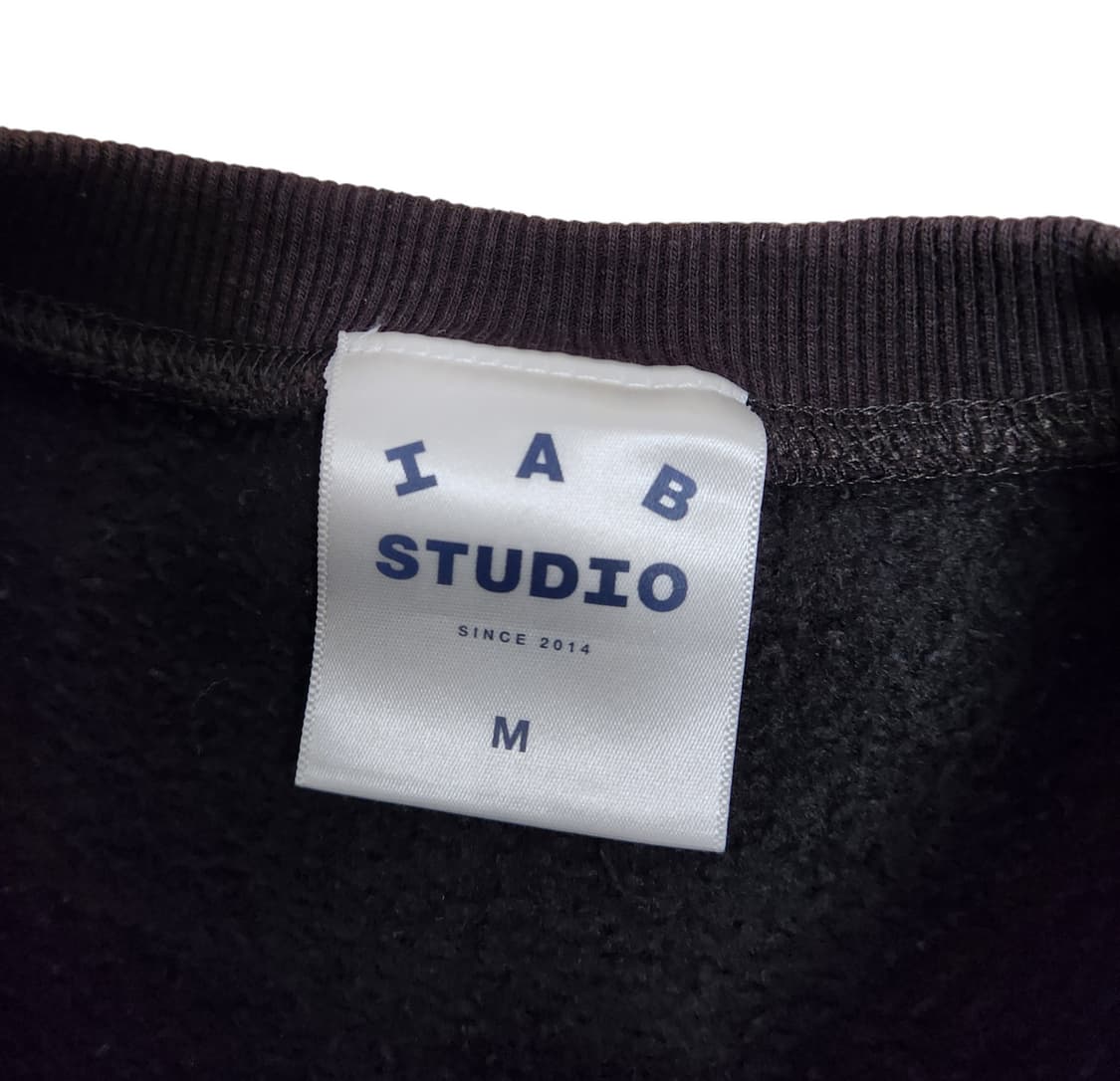 아이앱스튜디오 × 두산 빅로고 맨투맨 상품이미지3