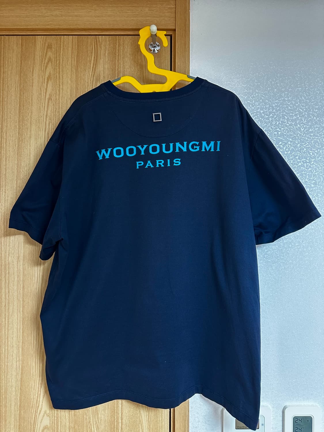 (52) 우영미 터콰이즈 백로고 티셔츠 네이비 - 22FW 상품이미지1