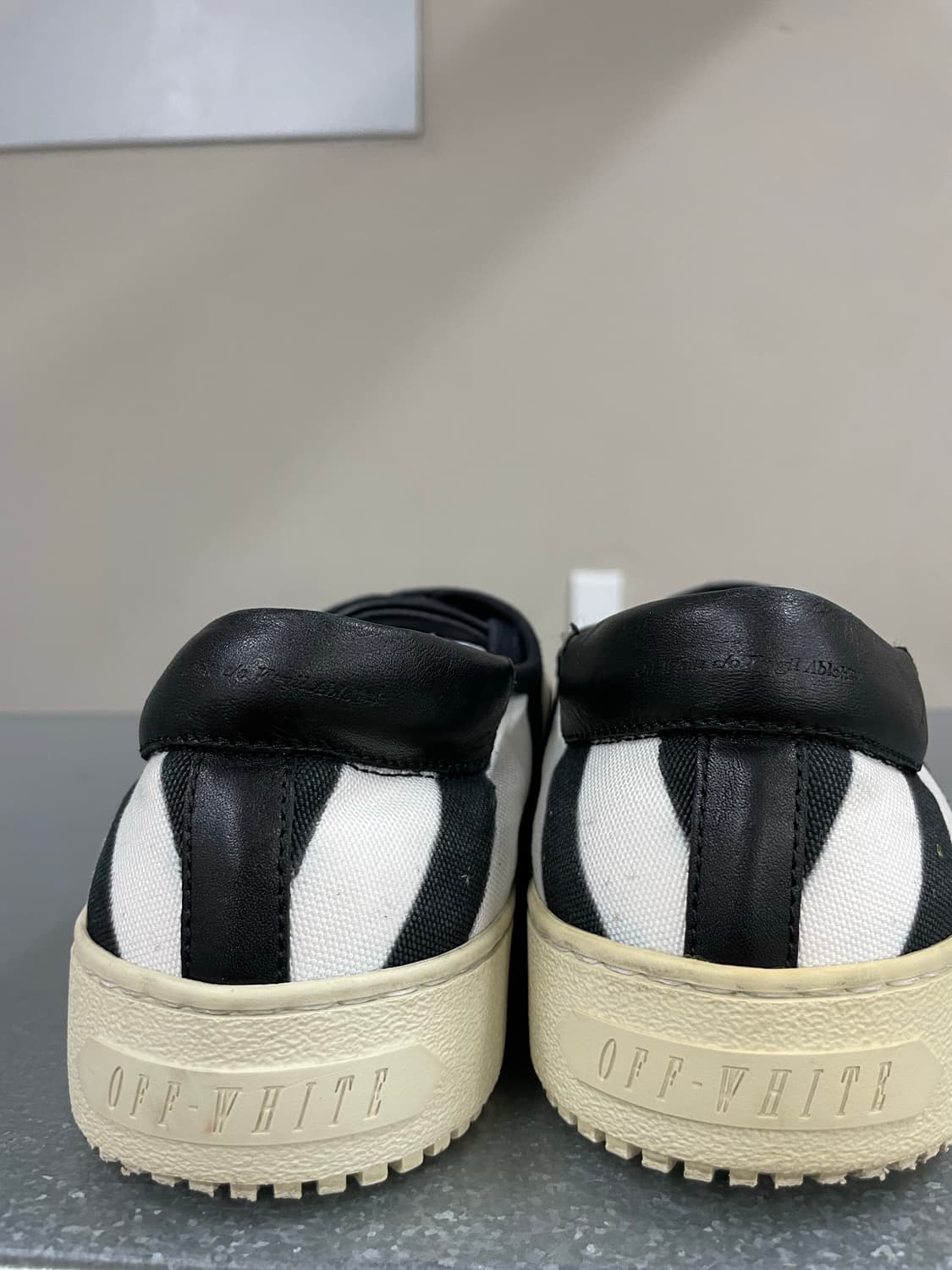 오프화이트 어센틱 블랙 스니커즈 40 상품이미지9