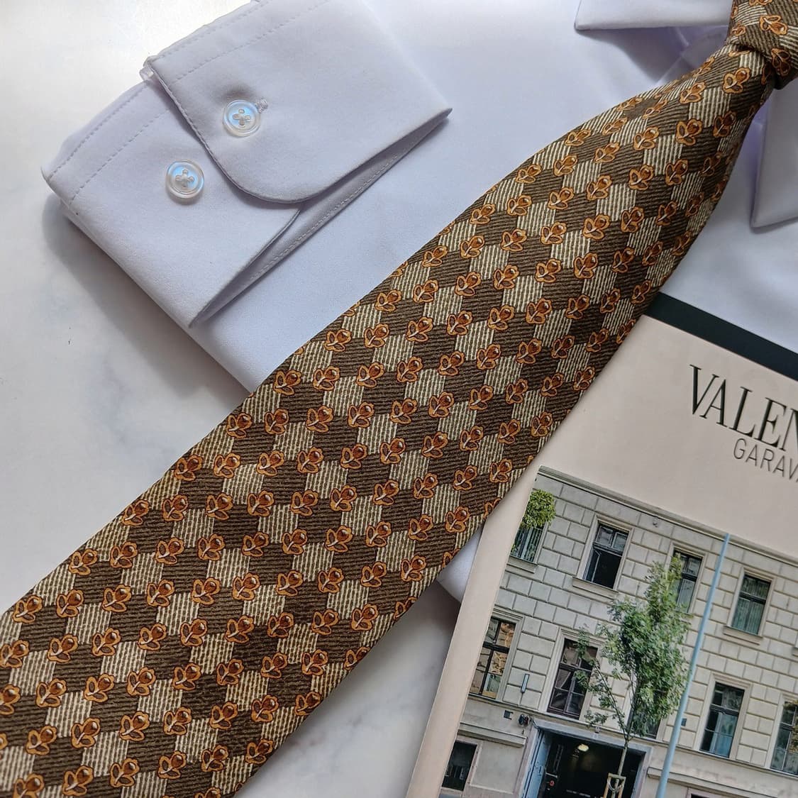 발렌티노 브라운 체크 플라워 패턴 넥타이 9.7cm A+등급 E951
 상품이미지5