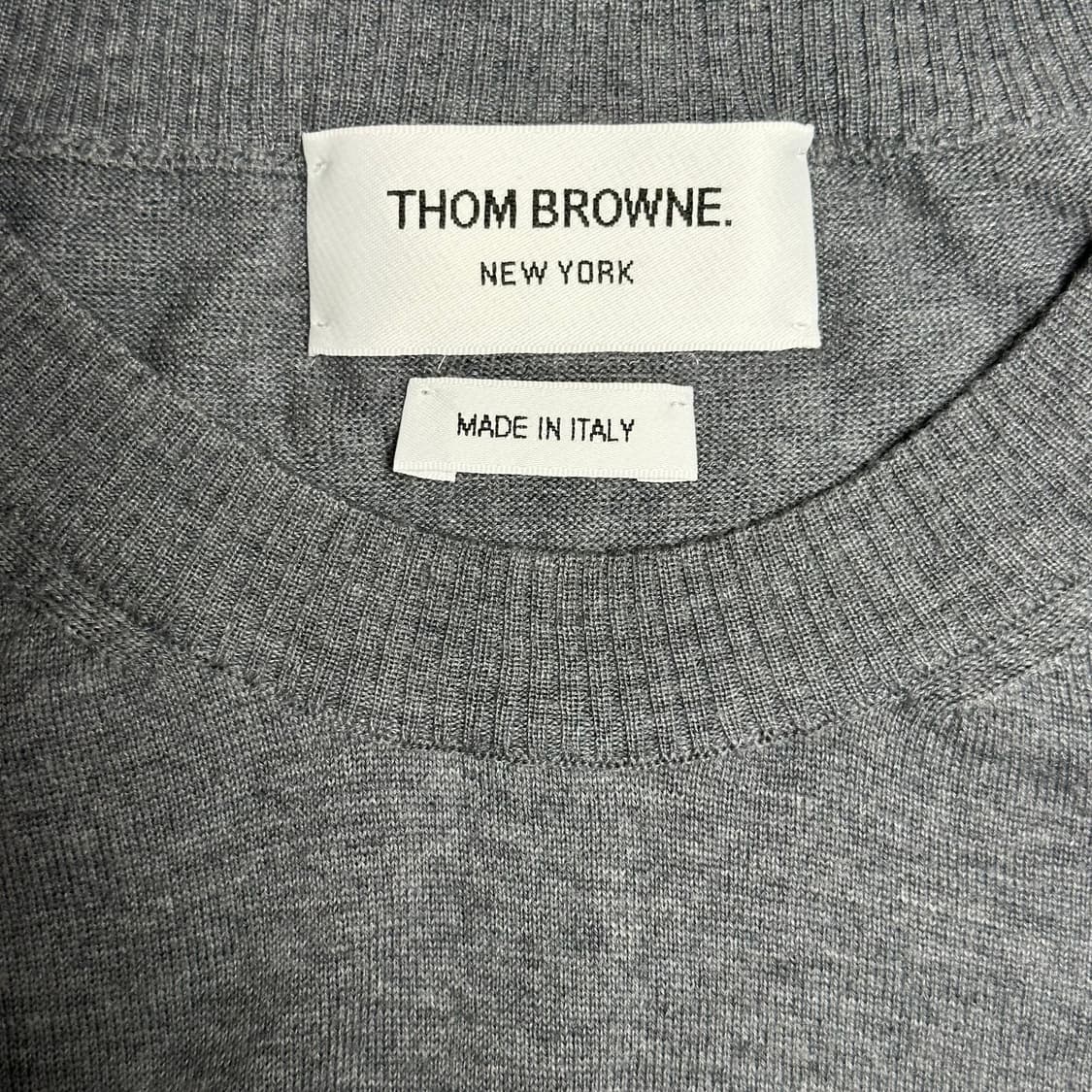 [3] 톰브라운 사선완장 메리노 울 니트 그레이 상품이미지4