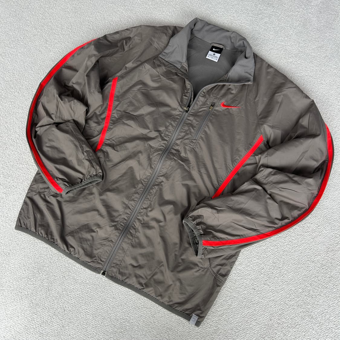 나이키 바람막이 우븐 자켓 그레이/레드 m 상품이미지1