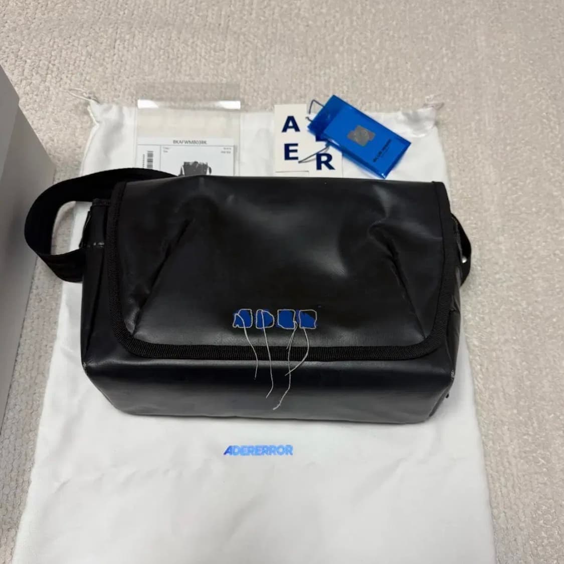 (아더에러) 트레이스 애드모어 크로스바디백 블랙 상품이미지2