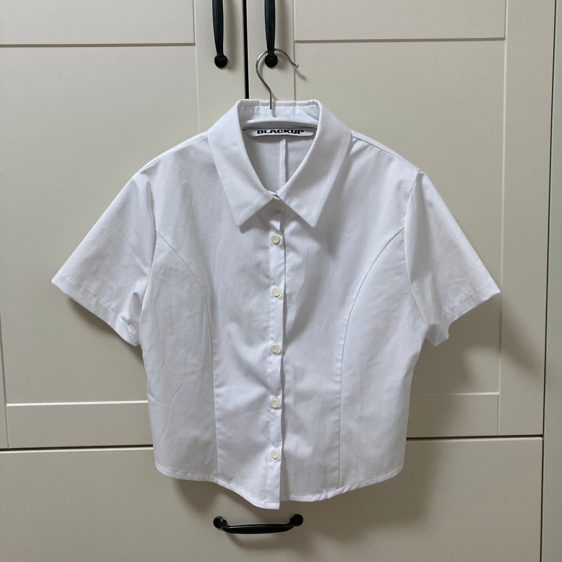 블랙업 크롭 반팔셔츠 상품이미지1