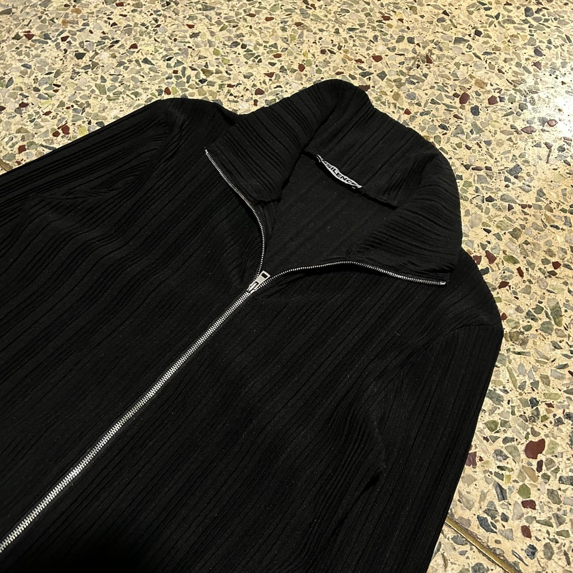 인사일런스(Insilence) 플리츠 집업 자켓 상품이미지2