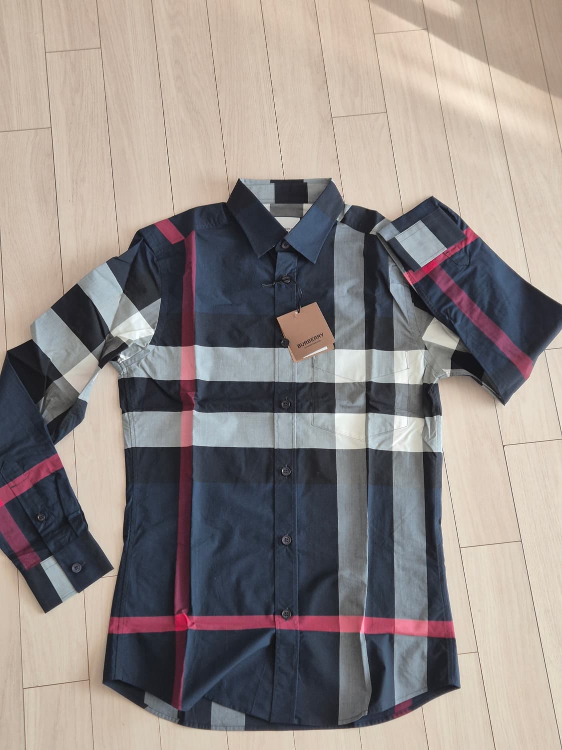 버버리 셔츠 / 정품 / 새제품 / 8018111 상품이미지3