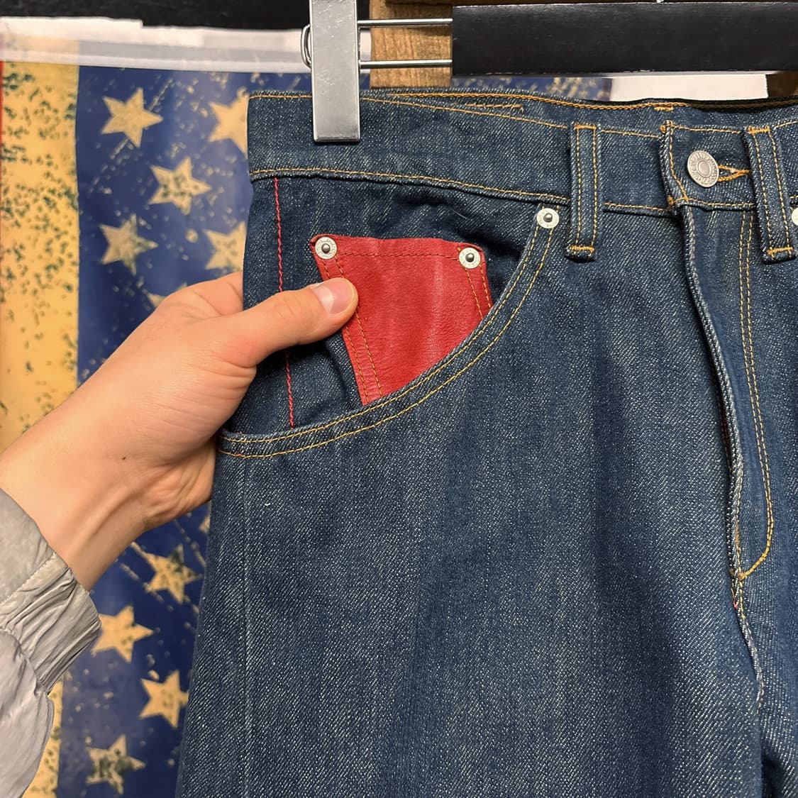 리바이스X코카콜라 레더포켓 3D 커브드진 인디고 데님팬츠 N395 상품이미지3