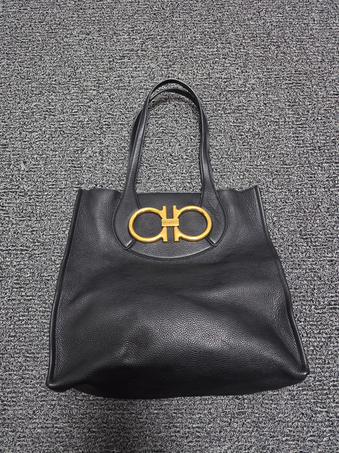 페라가모 맥시 간치오 토트백 상품이미지1