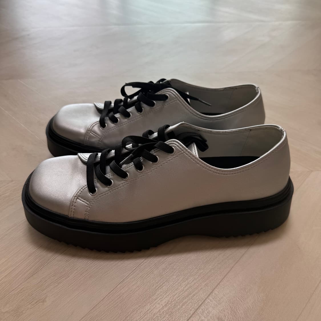 위더로드 스퀘어토 스니커즈 실버 280 상품이미지2