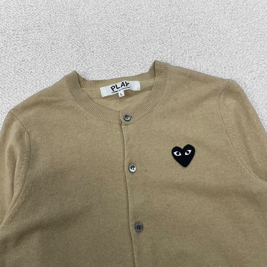 꼼데가르송 블랙 하트 와펜 라운드 가디건 베이지 상품이미지3