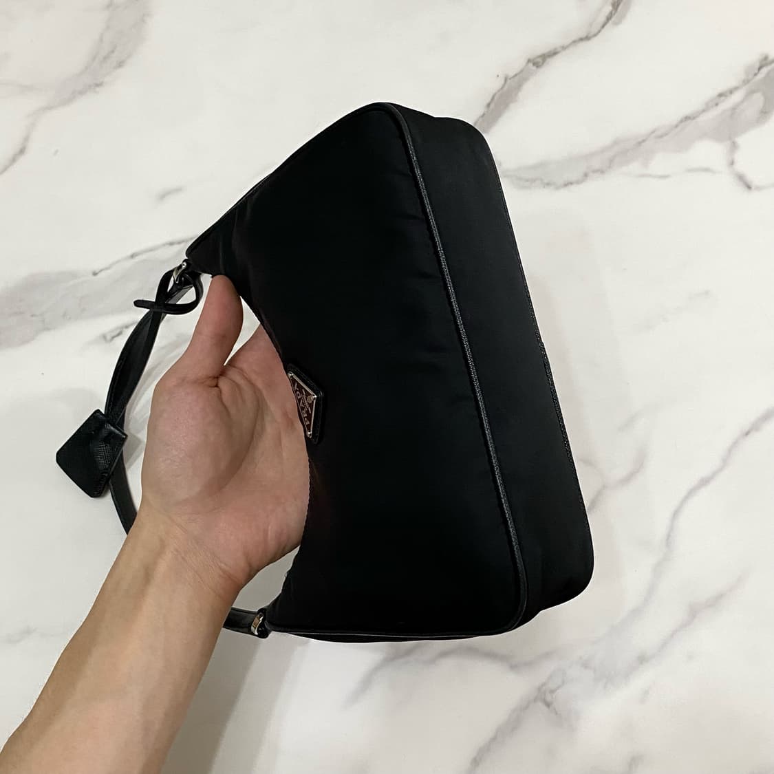 프라다 리에디션 2000 리나일론 숄더백 블랙 1NE515 상품이미지3