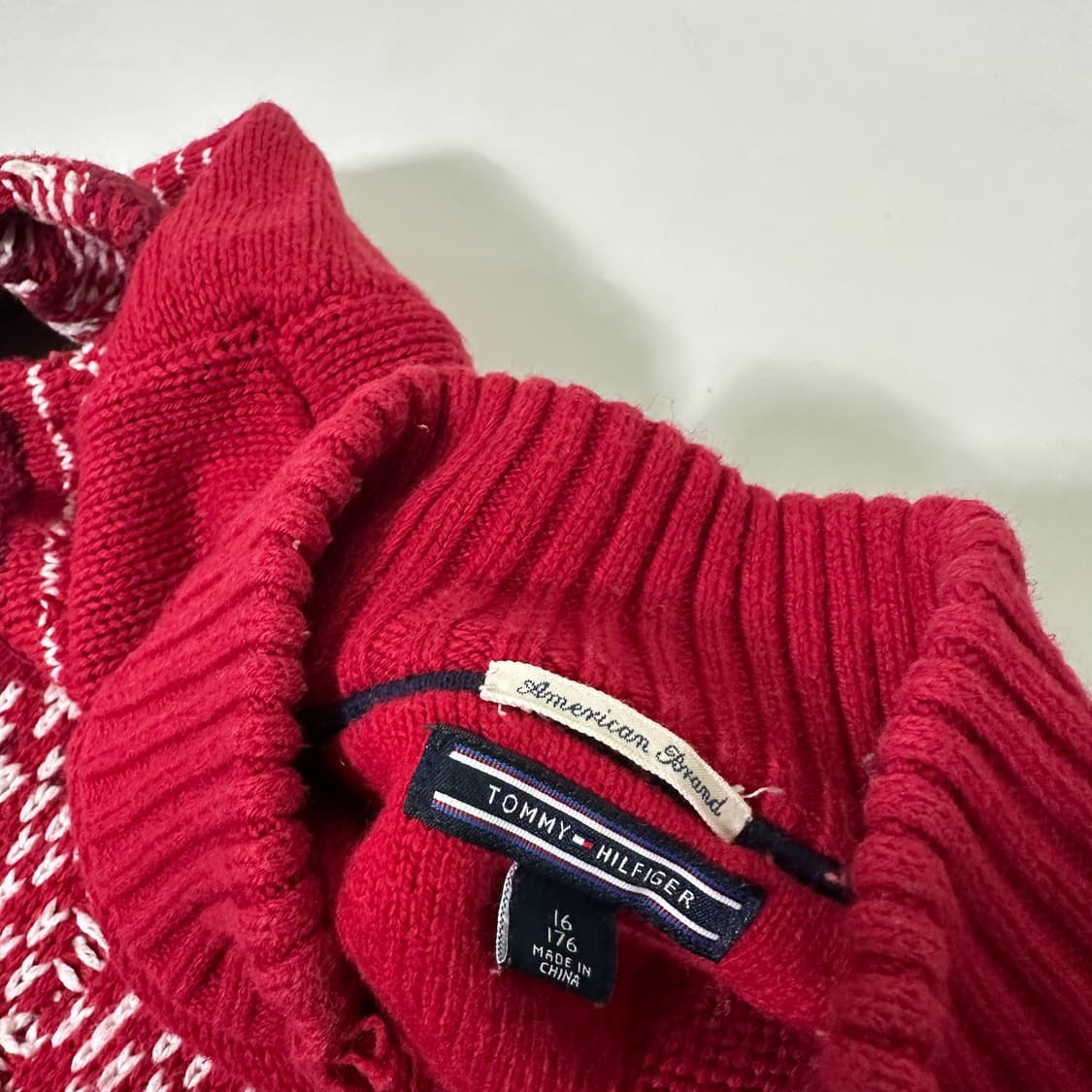 우먼M 타미힐피거 레드 자카드 버튼 반폴라니트 상품이미지5